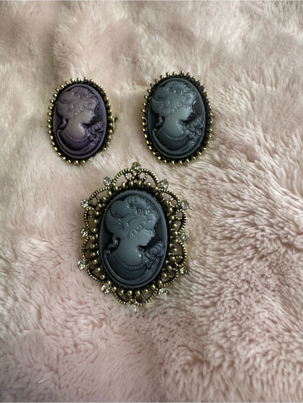 3 cameo brooches